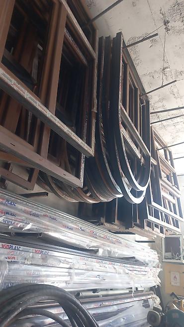 plastik baklar: İşlenmiş Kariçnivi Plastik Pəncərələr 100x100
99 man — 8
