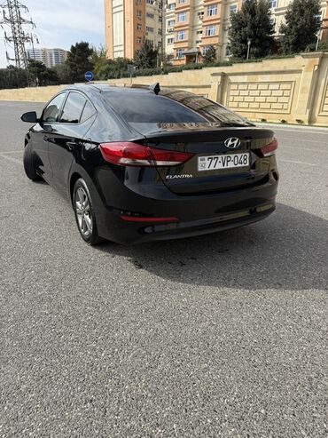 Hyundai: Hyundai Elantra: 2 l | 2018 il Sedan — 8