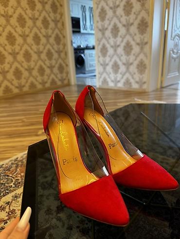 şəffaf ayaqqabilar: Qırmızı rəngli qadın stiletto tuflilər - Model: şüşə-effektli yan — 2