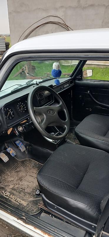 VAZ (LADA): VAZ 2107 sedan – ağ rəngli, 4 qapılı klassik kuzov. Mexaniki yan — 7