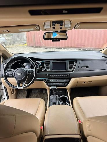 Kia: Kia Carnival: 2019 г., Минивэн — 10