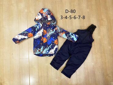 Kompleti: Kompleti, tregerice i jaknice
Cena 4100
Vel. na slikama
V/035 — 5