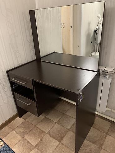 dressing table: Туалетный столик с зеркалом в цвете тёмный венге. Размеры: Длина 94см — 2
