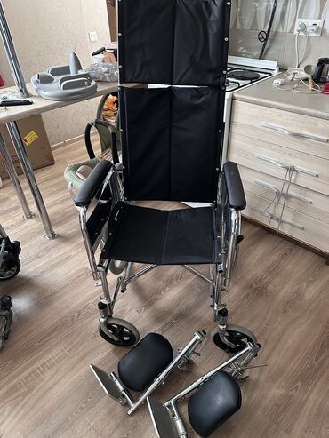 Инвалидные коляски: Продаётся Состояние отличное ! Подножка для ног и поставка для