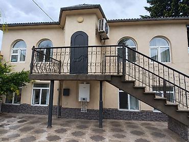2 mertebeli 8 otaqlí monilit ev satílír 2.5 sotda.Razinde Yaver Eliyev