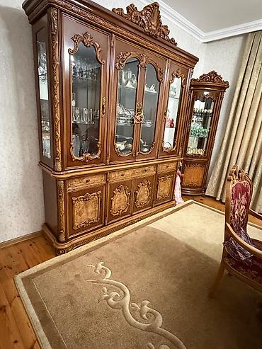 suse qab: Klassik qonaq otağı üçün vitrinli mebel dəsti Tərkibi: - 1 ədəd böyük — 4