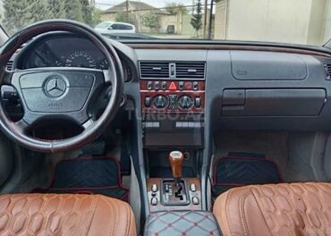 Mercedes-Benz: Mercedes-Benz C‑Class (W202) sedan, qırmızı rəng. - Kuzov: 4 qapılı — 11