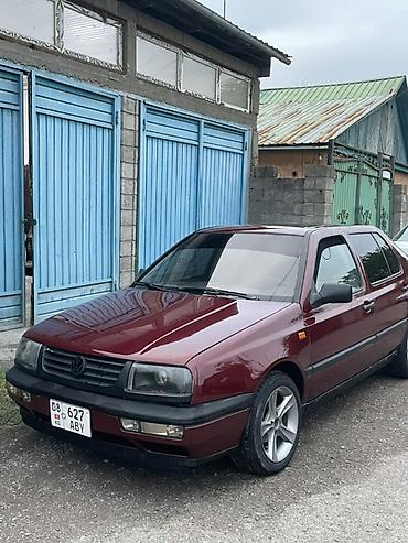 Volkswagen Vento: 1992 г., Седан