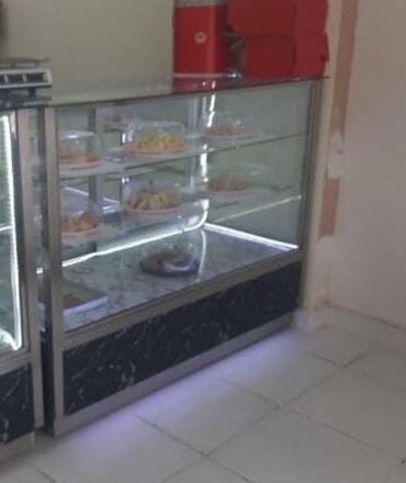 İstehsal avadanlığı: Quru vitrin satilir 400azn.Olcu1.50.Yeni kimidi az istifade olunub