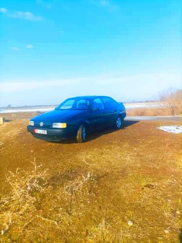 авто валдай: Volkswagen Passat: 1992 г., 2 л, Механика, Бензин, Седан