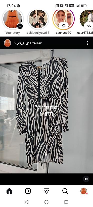 tek pencek: - Qara-ağ zolaqlı zebra naxışlı qadın paltarı. V‑yaxa, qatlana bilən — 1