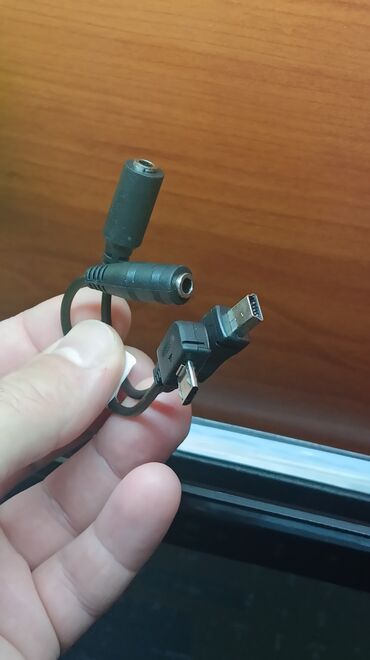 adaptör: Nadir tapılan perexodniklər: Mikro USB - 3.5 mini jack - 4 əd. Mini