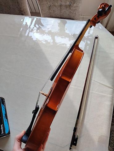 Skripkalar: Skripka dəsti Tərkib: - Tam ölçülü klassik skripka (4/4) - Yay - — 9