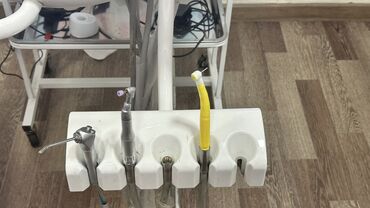 Медицинское оборудование: Стоматологическое кресло x1 Все работает ✅ пользовались 2года