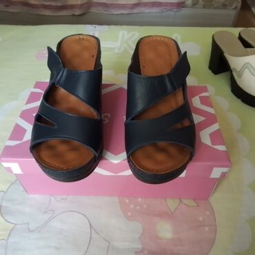 обувь puma: Продаются босоножки кожанные