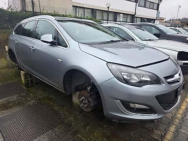 bas ovaj: OPEL ASTRA J 2012. GOD. - KOMPLETAN AUTO U DELOVIMA | Opel Astra J — 1