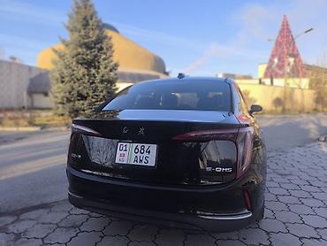 Другие детали салона: HONGQI — интерьер автомобиля, современный и технологичный - — 10