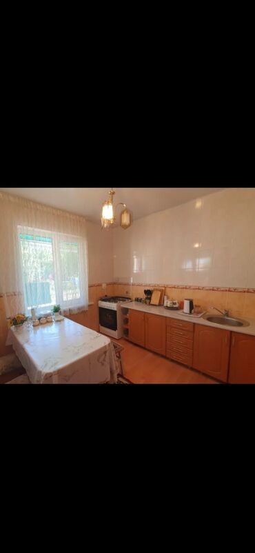продаю дом село достук: 70 м², 4 комнаты, Парковка, Забор, огорожен