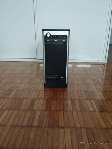 ventilator forma ideale: Kućište "RoHS konform" dobro očuvano sa malim tragovima korišćenja. U