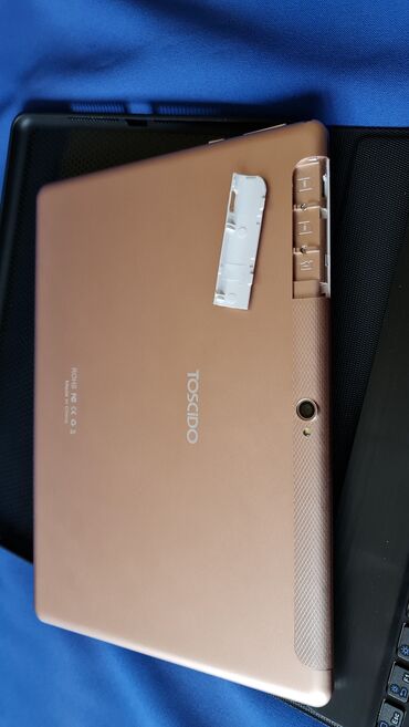 Tableti: Tablet sa maskom,blutut tastaturom, ima za 2 sim kartice, nov — 8