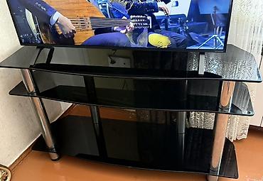 rezin yataq: Şüşə TV stendi - Material: qalın temperli tüstü-qaranlıq şüşə rəflər — 1