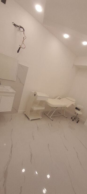 Digər kommersiya daşınmaz əmlakı: Qara Qarayev metrosu yaxınlığında Klinika icarəyə verilir./SATMAQ DA — 20
