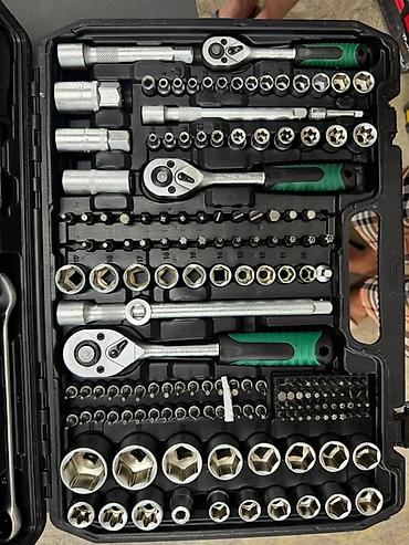Инструменты: Профессиональный набор ручного инструмента в пластиковом кейсе Состав — 1