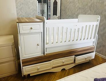 besikler: Çoxfunksiyalı uşaq beşiyi və komodlu modul - Rəng: ağ korpus, ağ — 1