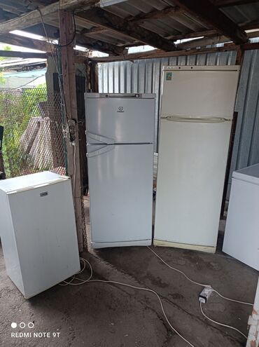 холодильный ларь: Холодильник Indesit, Б/у, Двухкамерный