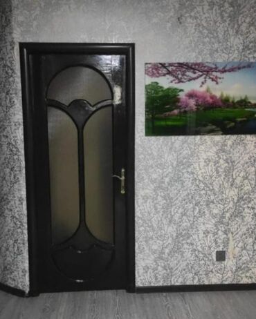 Qapı satılır 3 ededdi. Yaxşı vəziyyətdədir problemi yoxdur. Ölçüsü