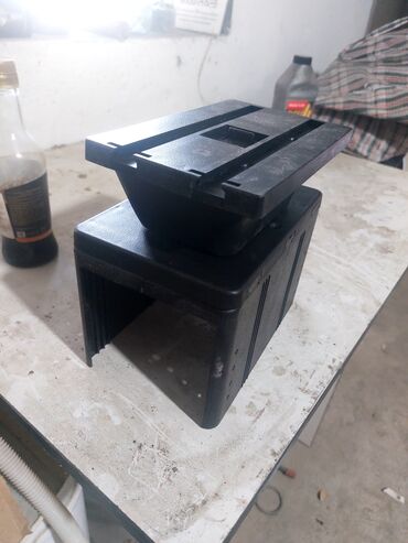 Другая автоэлектроника: Прадаю подлогодник на седан машины любие новый состояние идеалный — 7