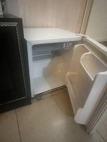ucuz xaladeniklər: İşlənmiş Mini LG Soyuducu Satılır, rəng - Ağ