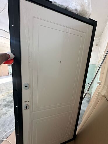 Giriş qapıları: Blok üçün Yeni Giriş qapısı Çərçivə ilə, Ödənişli çatdırılma — 15