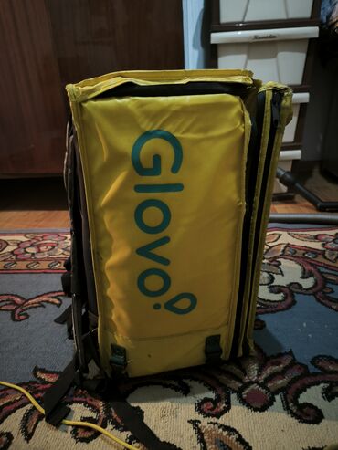 молнии для спорт костюм: Терморюкзак курьерский Glovo (желтый, фирменный) - Формат: жесткий