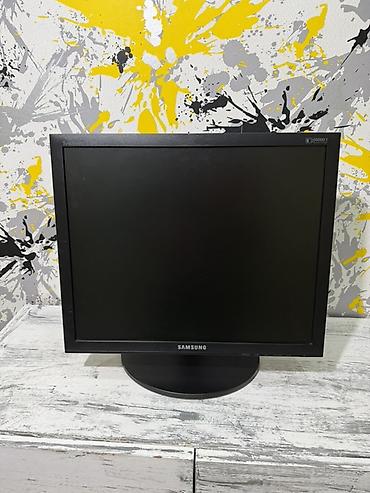 Мониторы: Samsung monitorlar (22" x2, 19" x1) + monitor ayaqları. Hamısı — 6
