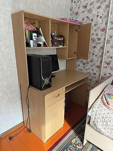выдвижной: Компьютерный стол, Б/у, С полками — 2