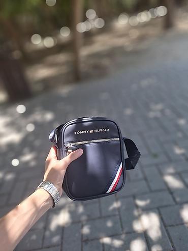 Tommy Hilfiger çiyin çantası – kompak ölçülü, gündəlik istifadə üçün lalafo.az -da Tommy Hilfiger çiyin çantası – kompak ölçülü, gündəlik istifadə üçün