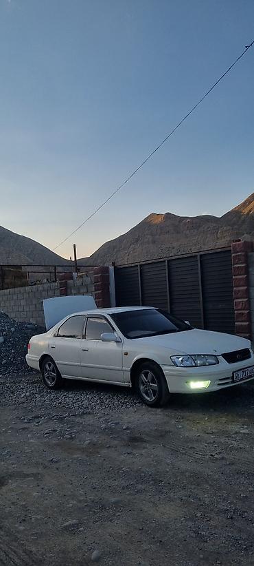 срочно авто продажа: Toyota Camry: 2001 г., 2.2 л, Автомат, Бензин, Седан — 2