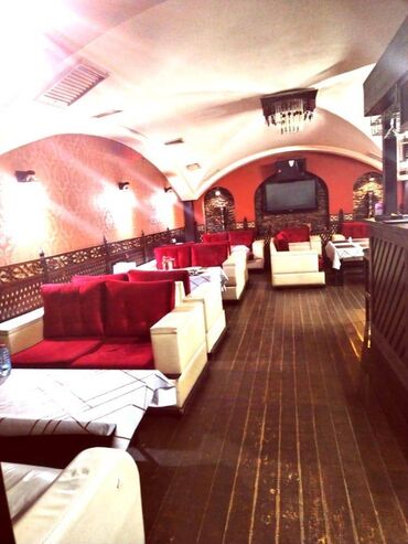 Restoran, kafelər: Azadliq metrosuna yaxin yerləşən pab, ümumi sahəsi 200 kv,m olan, ayi — 1