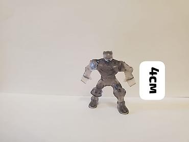 Oyuncaqlar: Mini fiqur – şəffaf tünd boz plastikdən hazırlanmış superqəhrəman — 2