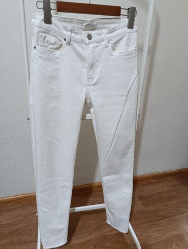 женские белые джинсы стрейч: Трубы, Средняя талия, Стрейч