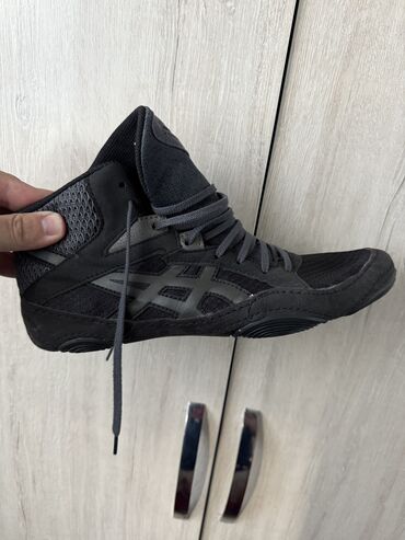 барцовки асикс: Мужские кроссовки, 42.5, Asics, Новый, цвет - Черный, Самовывоз