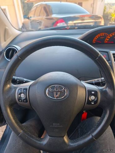 Toyota: Toyota Yaris: 1 l. | 2011 έ. Χάτσμπακ — 6