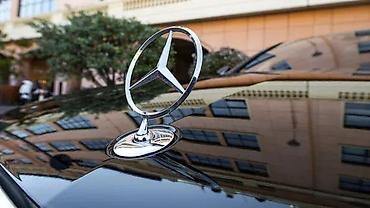 Auto delovi, gume i tjuning: Znak za haubu Mercedes E i S klasa. Znak oznaka odgovara za E i S — 3