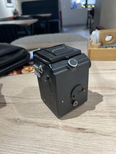 Фотоаппараты: Советский среднеформатный двухобъективный зеркальный фотоаппарат ЛОМО — 7