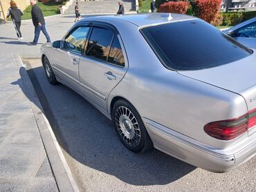 Mercedes-Benz: Mercedes-Benz 220: 2.2 l | 2000 il Sedan — 10