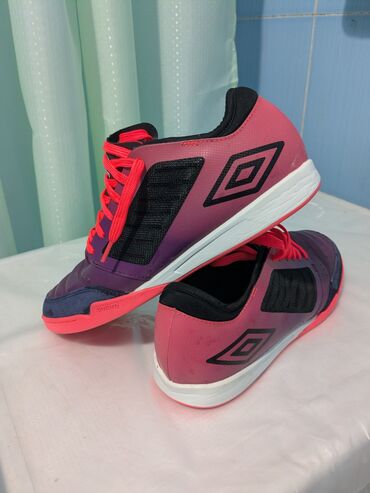 футбольный бутс: Залники Umbro (оригинал, заказывал напрямую из Америки). Размер не