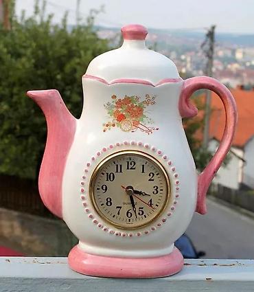 Satovi za kuću: Vtg Kaminski ukrasni keramički sat u obliku čajnika 26 cm!. Ispravan — 1