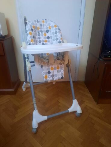 stolica za bebe za hranjenje: Upotrebljenо