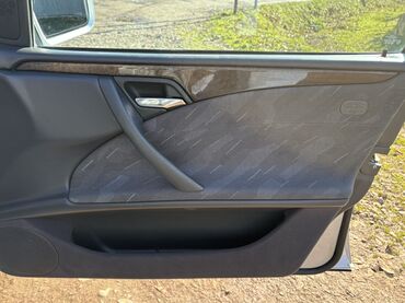 Mercedes-Benz: Mercedes-Benz E 240: 2.4 l | 2000 il Sedan — 10